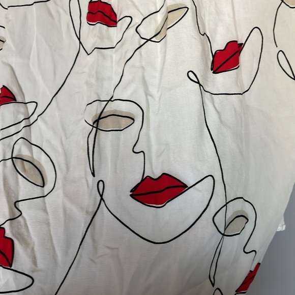 Milk & Honey White Button Up Shirt Lips Long Sleeve Size Medium - Picture 9 of 9